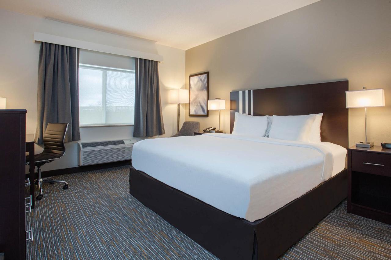 Wingate By Wyndham Gurnee Hotel Exterior photo