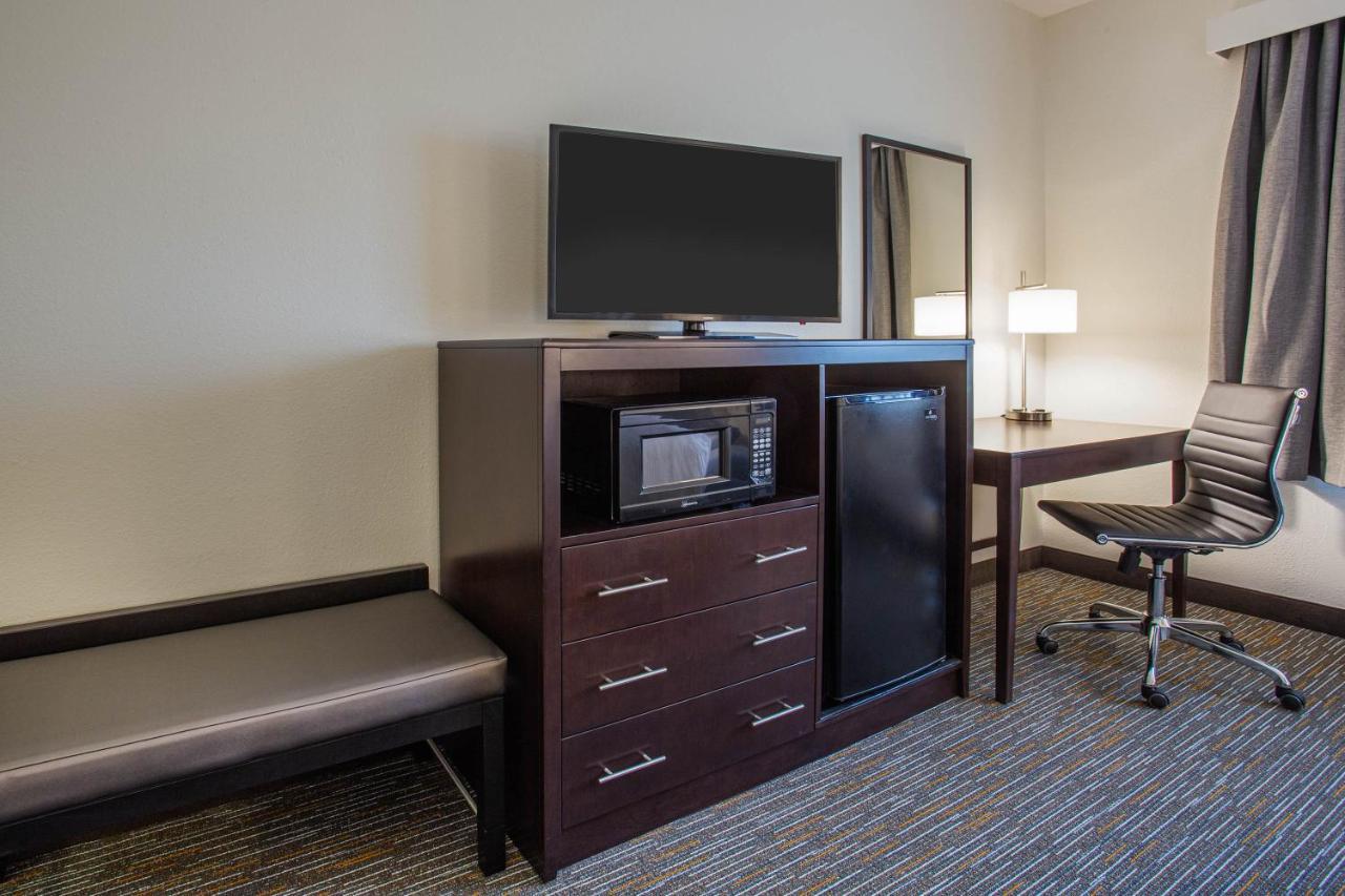 Wingate By Wyndham Gurnee Hotel Exterior photo